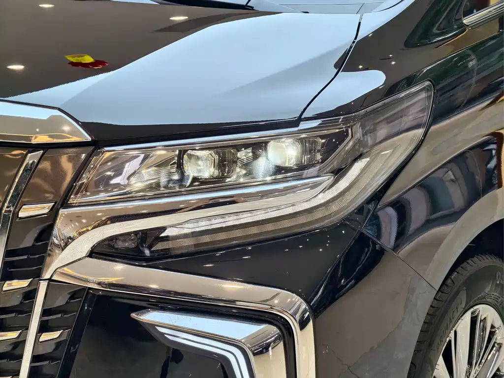 Toyota Alphard 2023 — фото 22