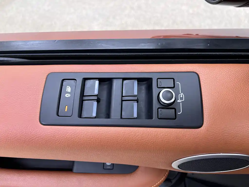 Land Rover Discovery 2018 — фото 42