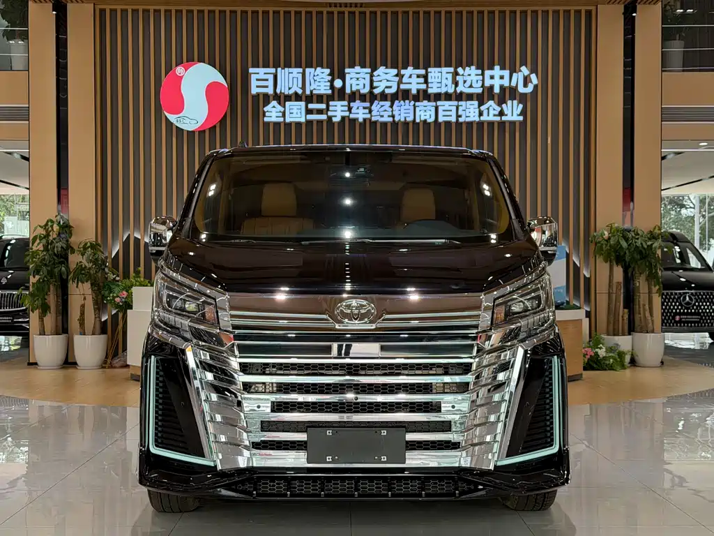 Toyota Hiace 2024 — фото 1