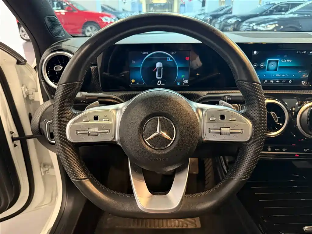 Mercedes-Benz A-Class 2019 — фото 11