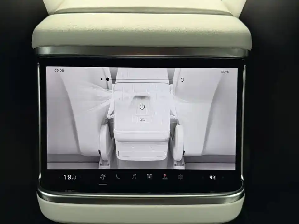 Tesla Model X 2024 — фото 18