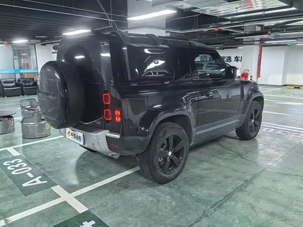 Land Rover Defender 2024
