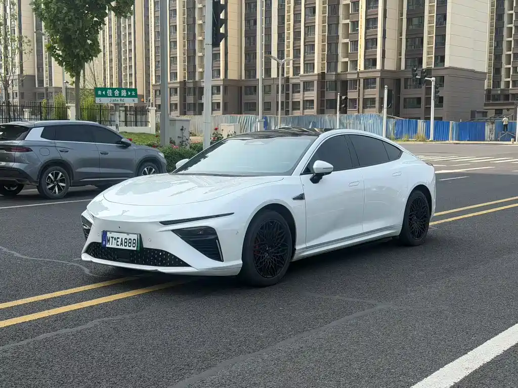 Neta S 2023