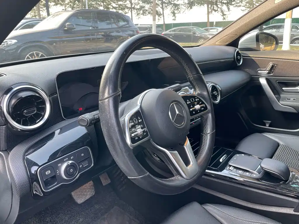 Mercedes-Benz A-Class 2021 — фото 13