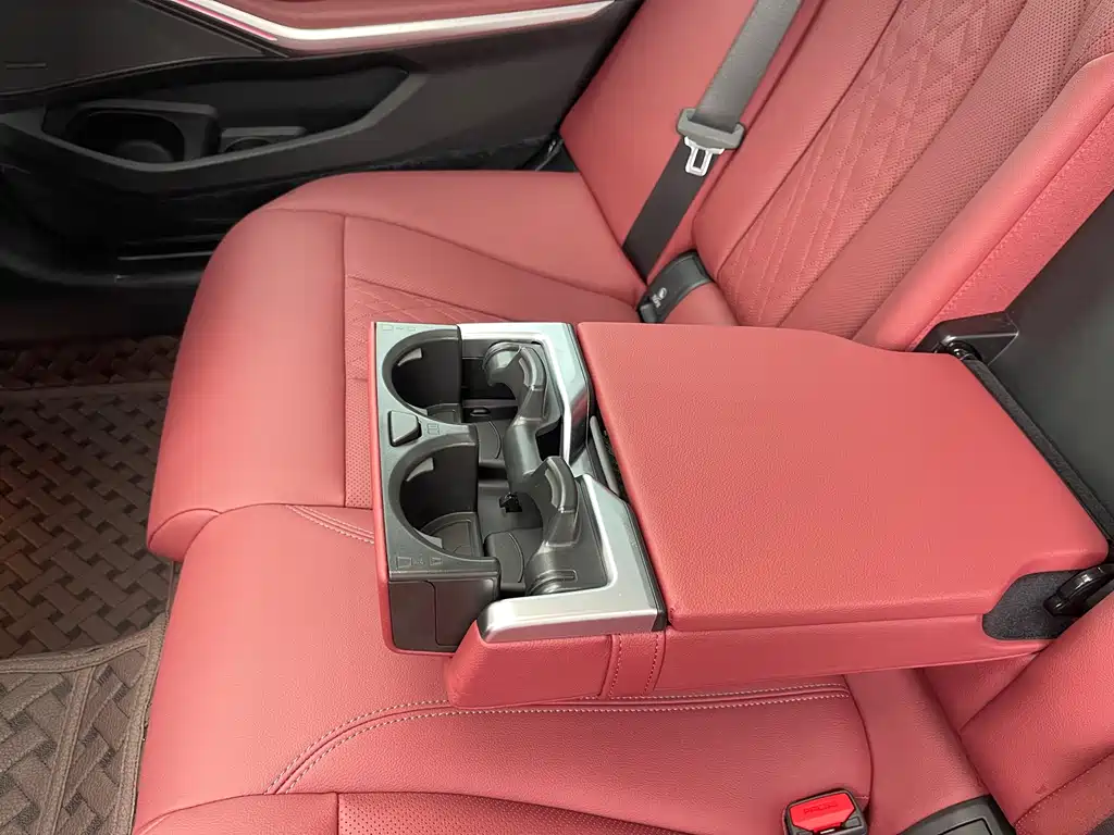 BMW 3 Series 2025 — фото 18