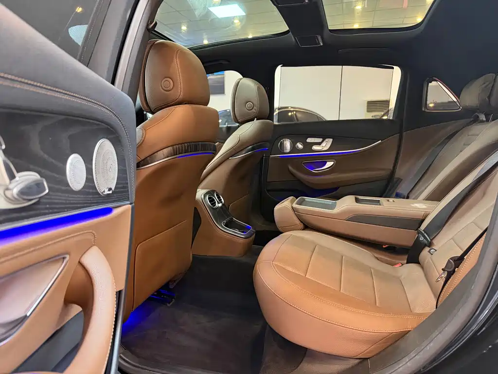 Mercedes-Benz E-Class 2020 — фото 15
