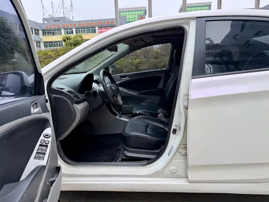Hyundai Verna 2015 — фото 6
