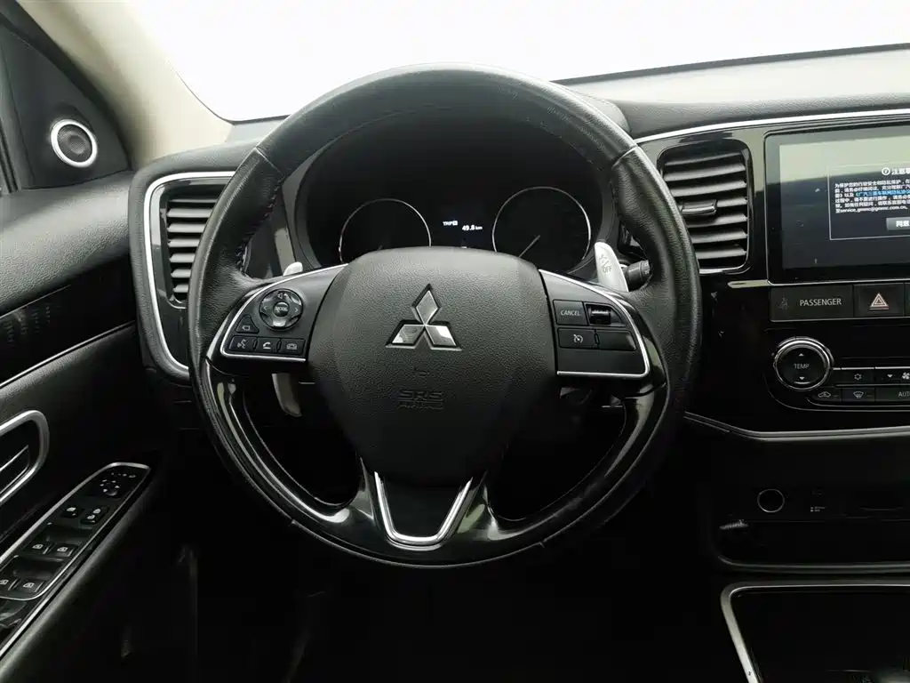 Mitsubishi Outlander 2023 — фото 11