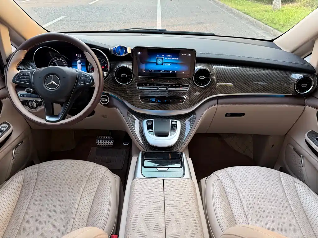 Mercedes-Benz V-Class 2020 — фото 12
