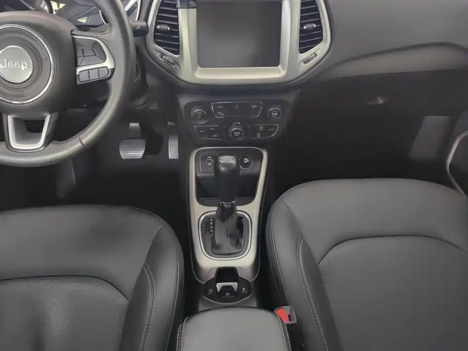 Jeep Compass 2017 — фото 16