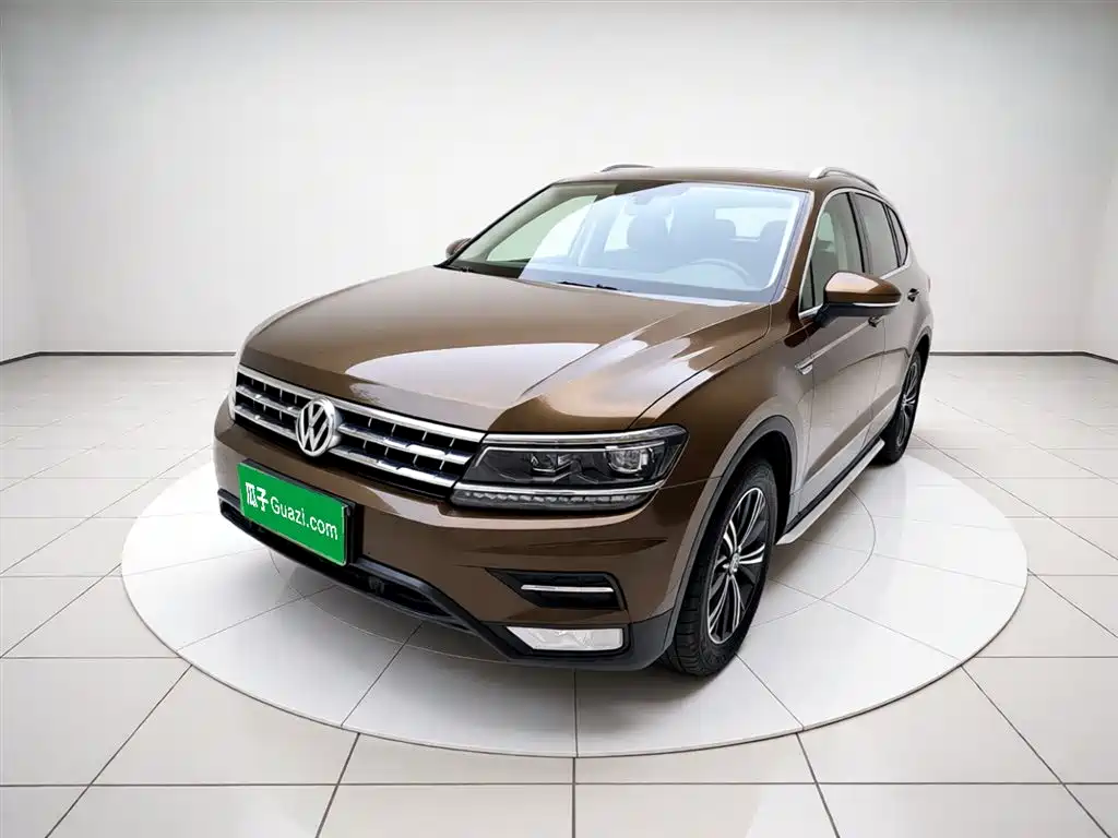 Volkswagen Tiguan L 2017 — фото 1