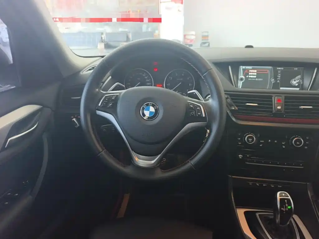 BMW X1 2015 — фото 11