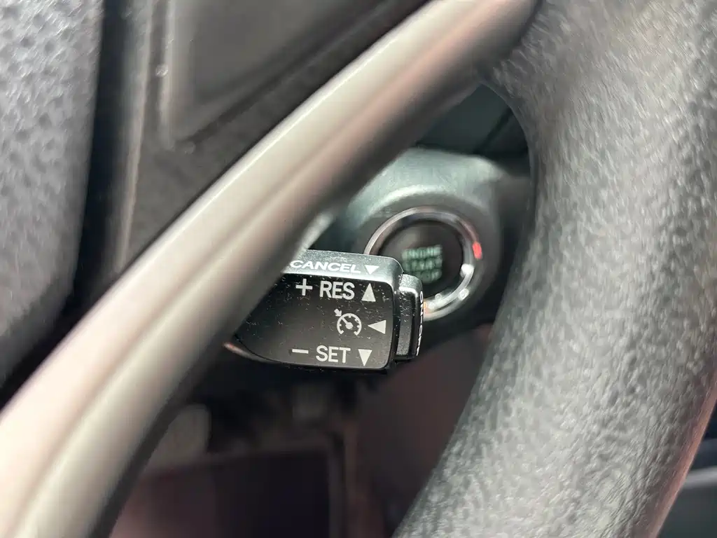 Toyota Yaris L 2023 — фото 11