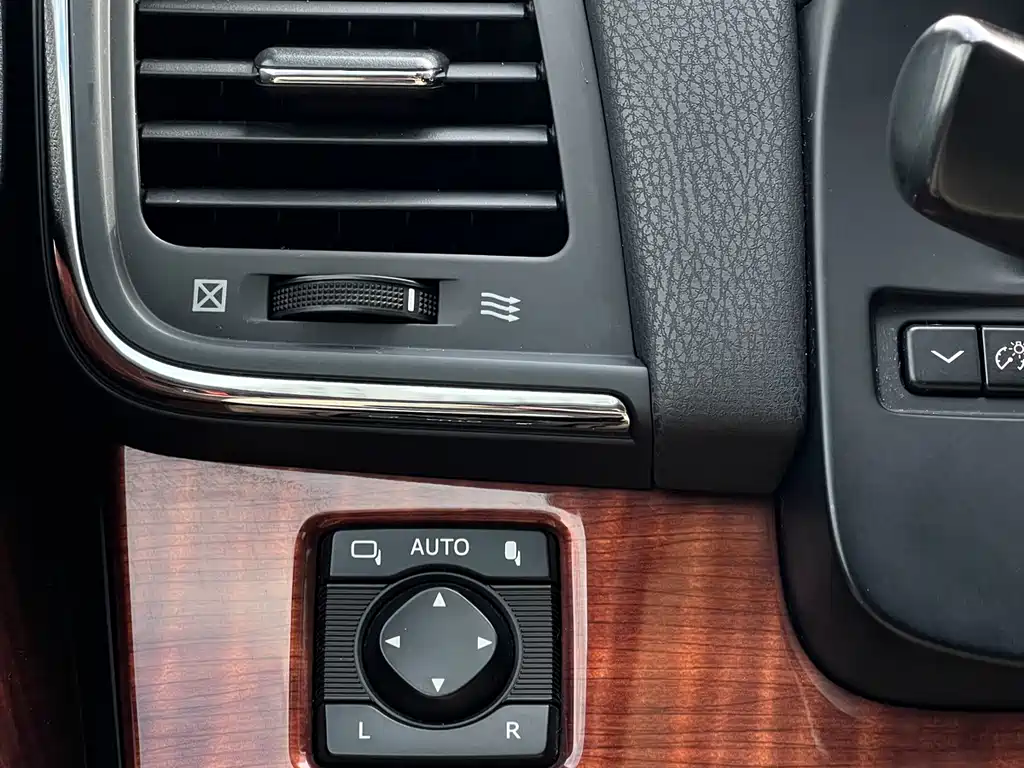 Toyota Crown 2016 — фото 15
