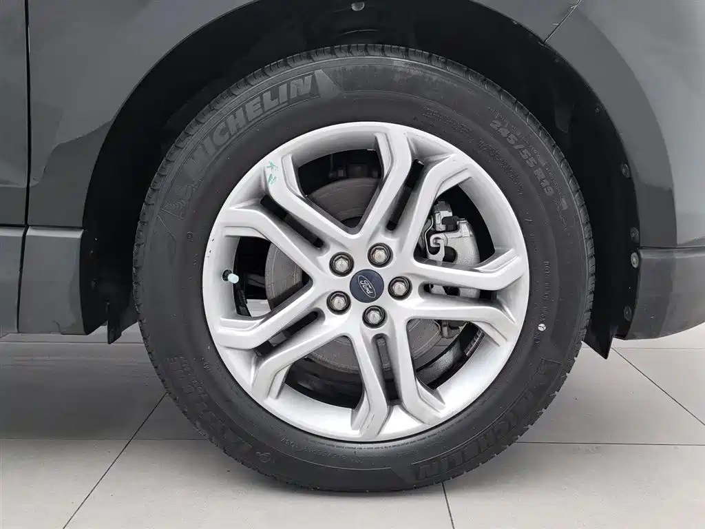 Ford Edge 2019 — фото 17