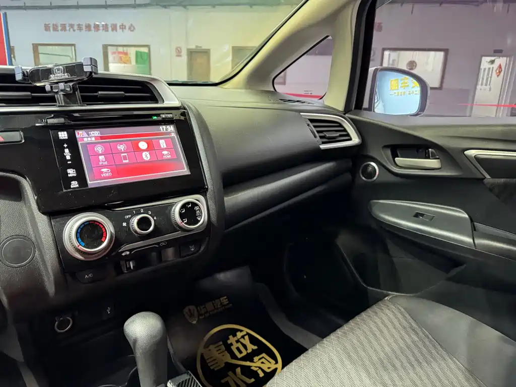 Honda Fit 2018 — фото 10