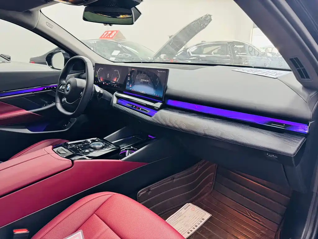 BMW 5 Series 2025 — фото 17