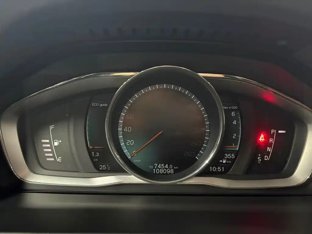 Volvo S60 2015 — фото 20