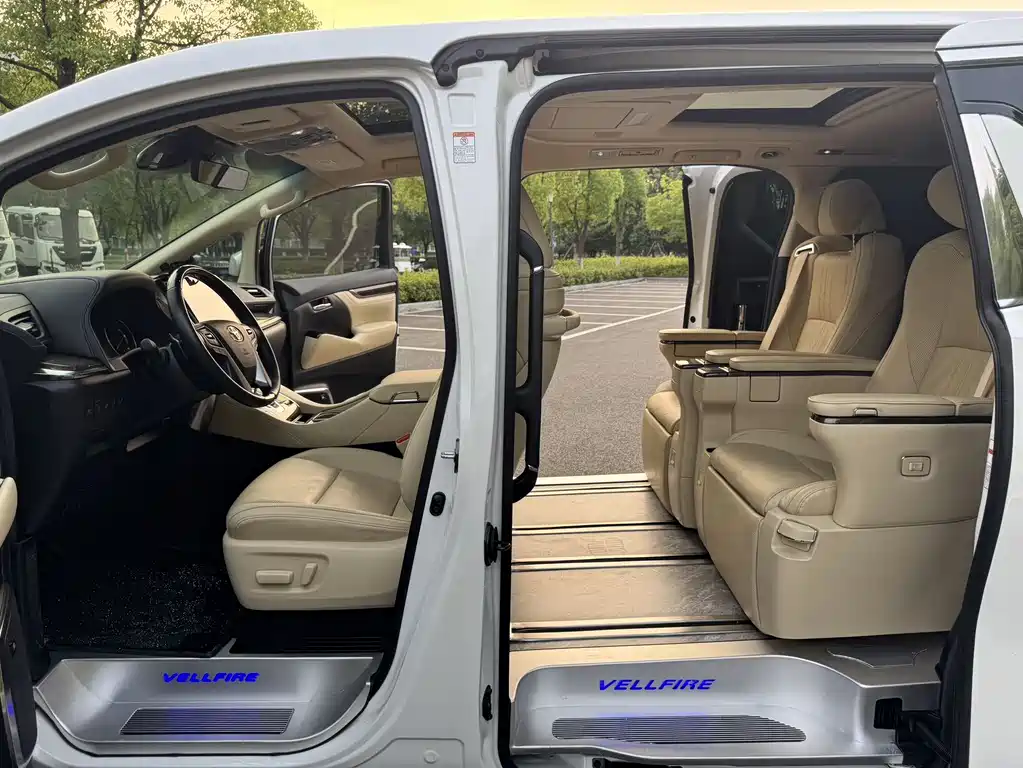Toyota Vellfire 2022 — фото 9