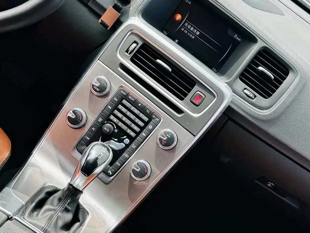 Volvo S60 2019 — фото 16