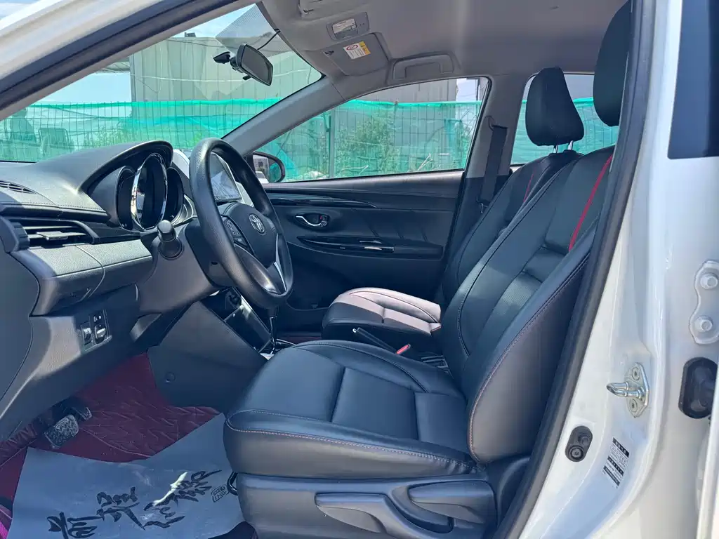 Toyota Yaris L 2022 — фото 4