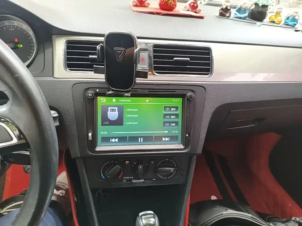 Skoda Rapid Spaceback 2018 — фото 13