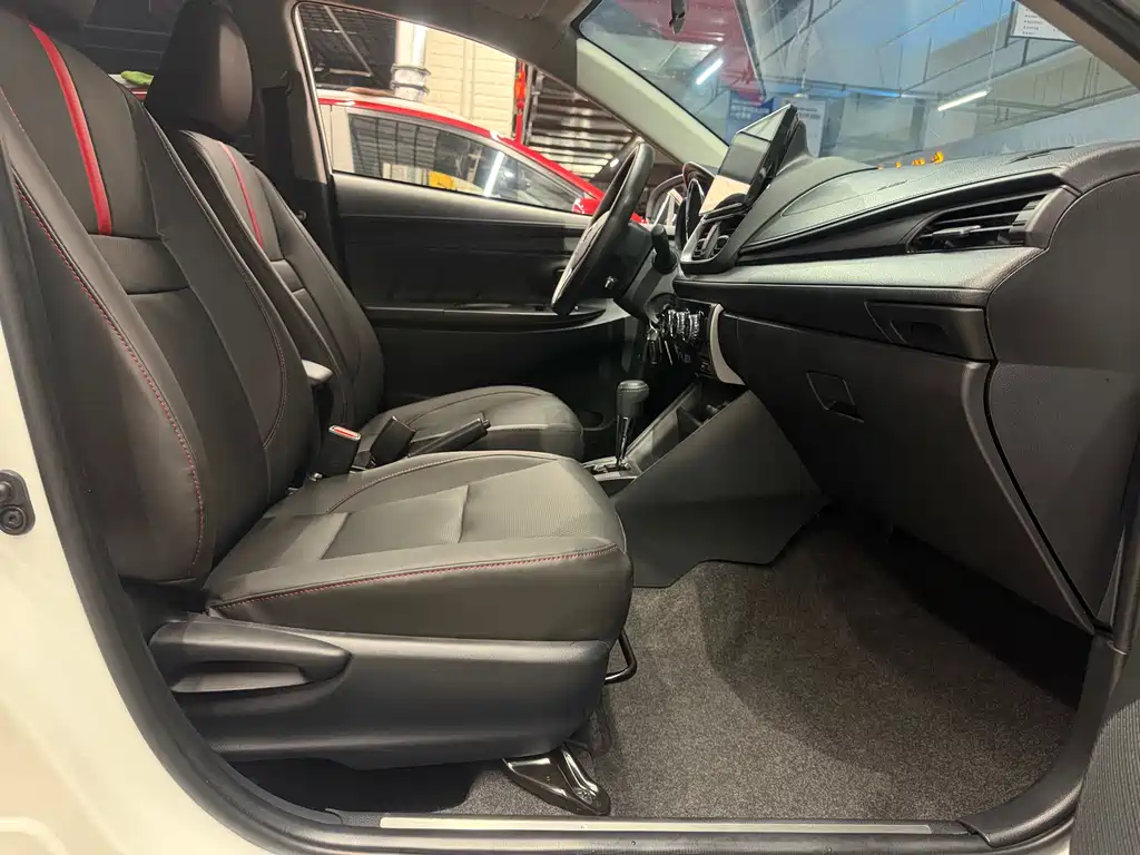 Toyota Yaris L 2023 — фото 23