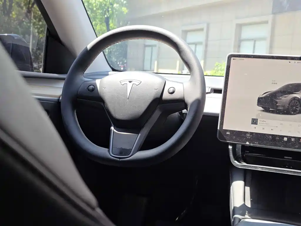 Tesla Model Y 2022 — фото 13