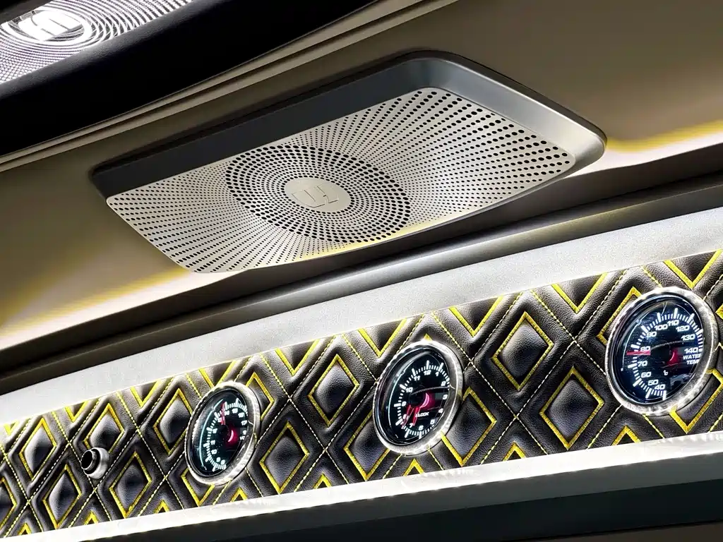 Mercedes-Benz V-Class 2022 — фото 15