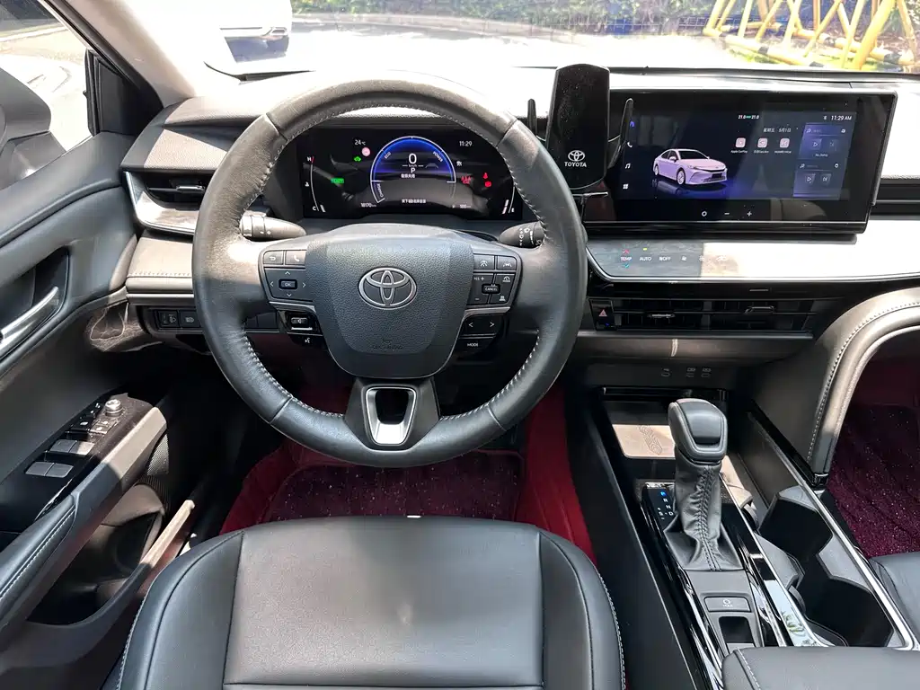 Toyota Camry 2025 — фото 10