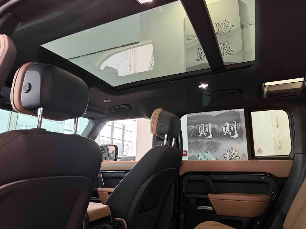 Land Rover Defender 2025 — фото 18