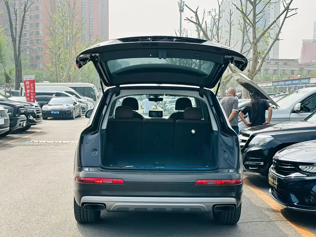Audi Q7 2018 — фото 29