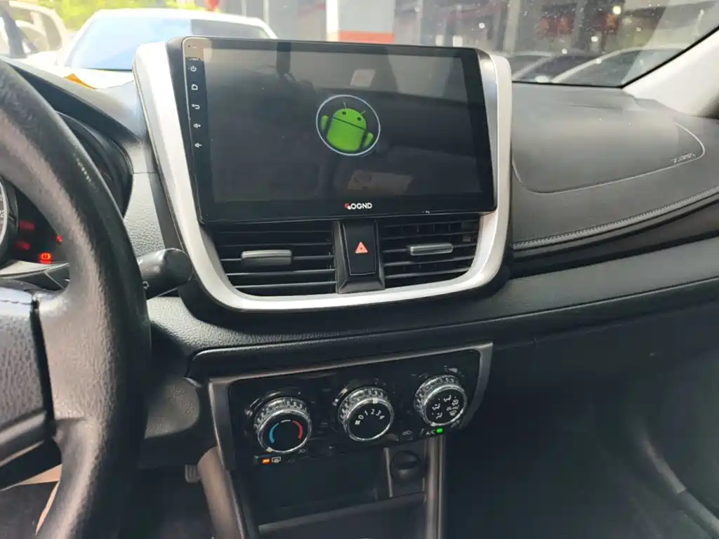Toyota Yaris L 2020 — фото 13