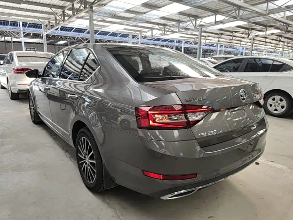 Skoda Octavia 2018 — фото 5