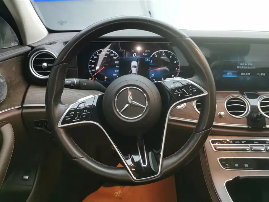 Mercedes-Benz E-Class 2022 — фото 15