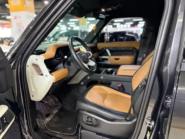 Land Rover Defender 2023