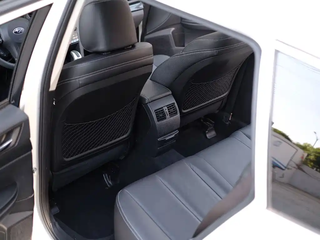 Subaru Outback 2014 — фото 30