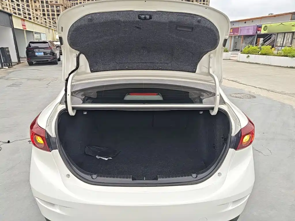 Mazda 3 Axela 2016 — фото 19