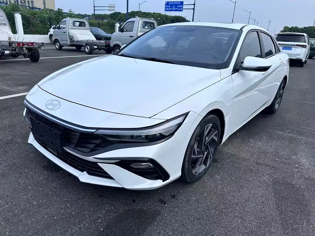 Hyundai Elantra 2023