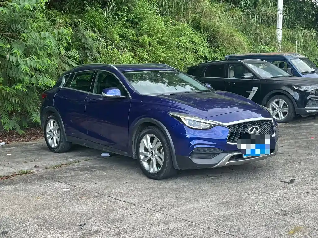 Infiniti QX30 2017 — фото 2