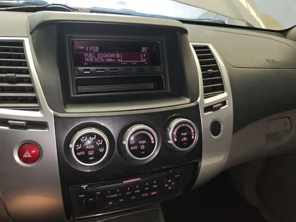 Mitsubishi Pajero Jinchang 2015 — фото 13