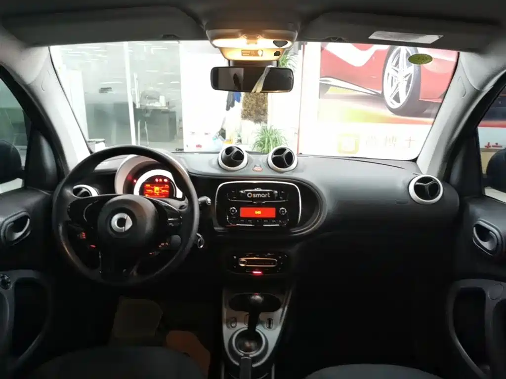 smart Fortwo 2018 — фото 10