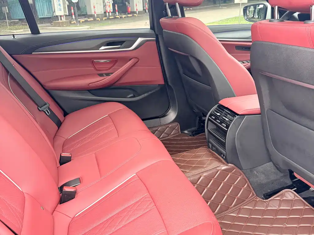 BMW 5 Series 2022 — фото 13
