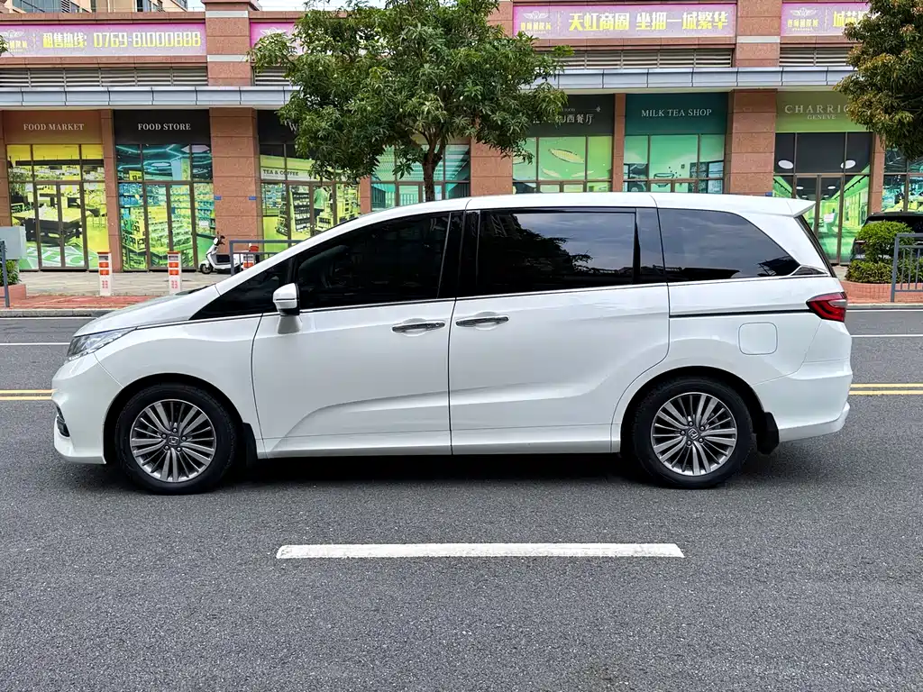 Honda Odyssey 2018 — фото 15