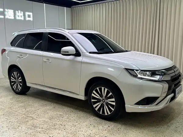 Mitsubishi Outlander 2023