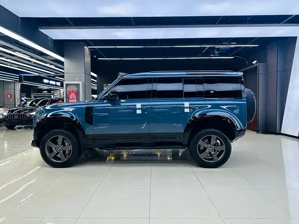 Land Rover Defender 2021