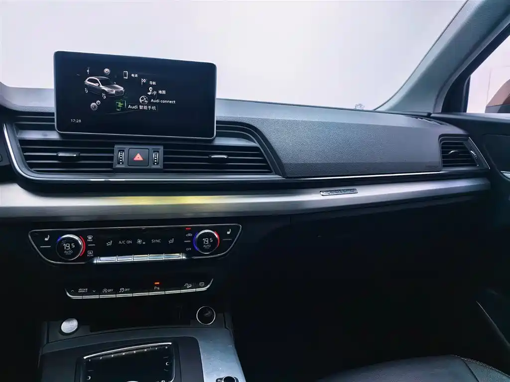 Audi Q5L 2019 — фото 15