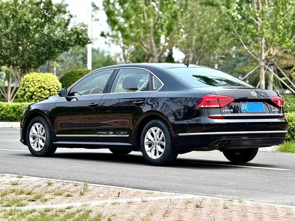 Volkswagen Passat 2017 — фото 9