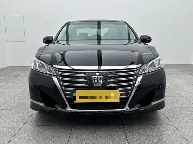Toyota Crown 2015 — фото 2