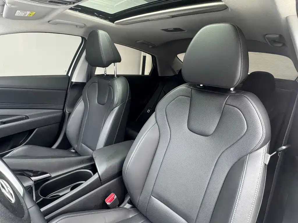 Hyundai Elantra 2023 — фото 11